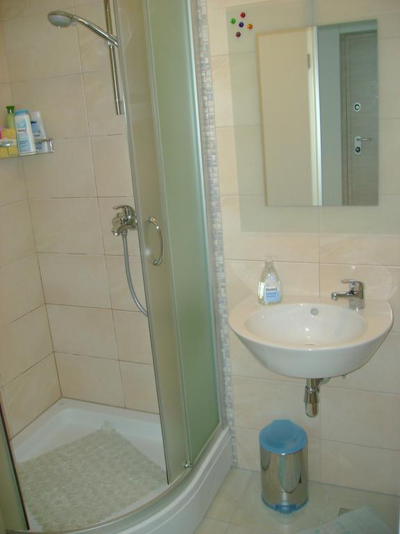 Apartment Small Pearl Split Rum bild